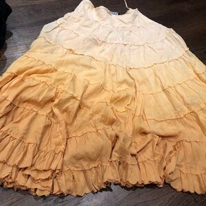 Beautiful yellow ombré skirt XS ⭐️✨